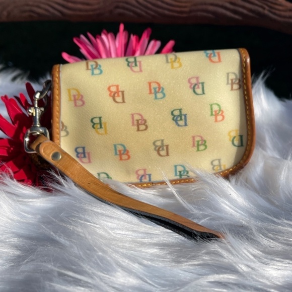 Vintage Dooney & Bourke Coated Canvas/Leather Logo Wristlet - Picture 2 of 7